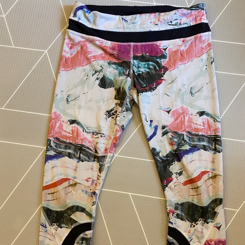 Lululemon size 10 Run Inspire Crop Legging